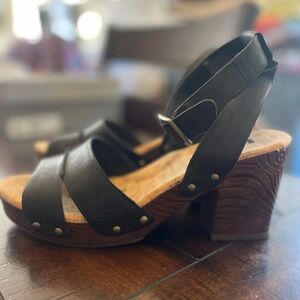 KORKS Black Strappy Women's Sandals, size 9